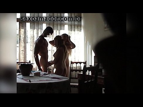 ❤️ เพื่อนเซ็กส์เชิญชายร่างยักษ์และเซ็กส์สามคนกับเขา ❤️ แค่โป๊ ที่ th.hqpornvideos.ru ️❤